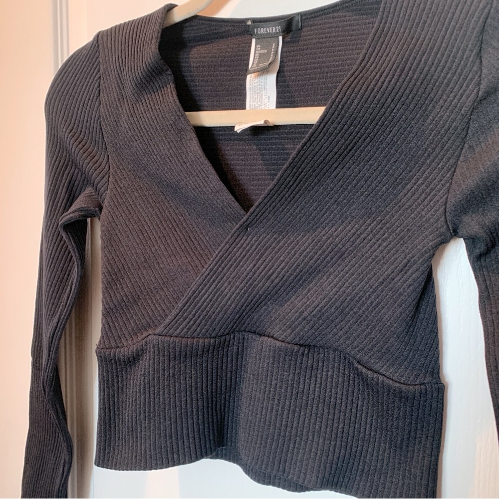 FOREVER 21 Women’s Ribbed Longsleeve V-neck Crossover Sweater Crop Top Small - Picture 3 of 9